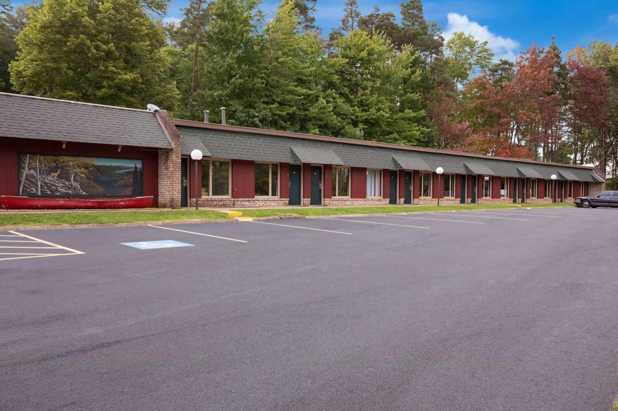 Travelodge By Wyndham Emlenton Exterior photo